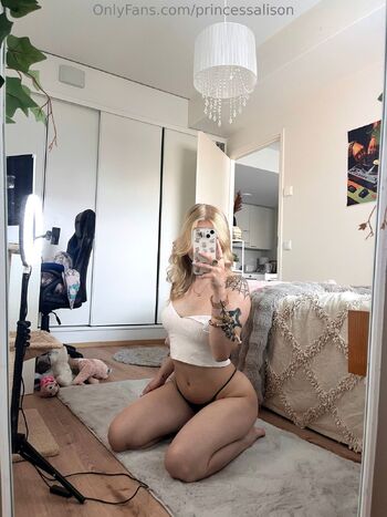 OnlyFans / princessalison nude photo #37