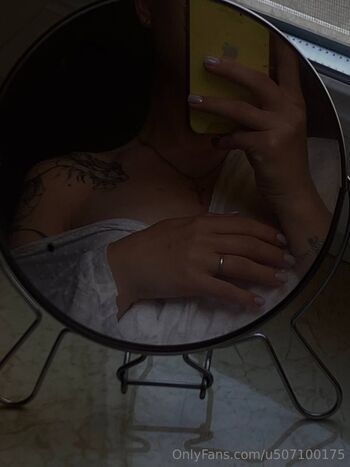 PrincessLily2007 / princesslily2007 nude photo #1