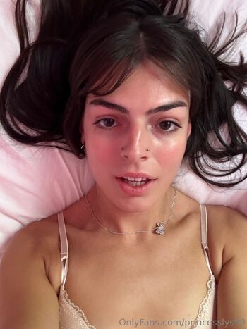 Elysi / princesslys99 / lilbabyangel999 nude photo #1