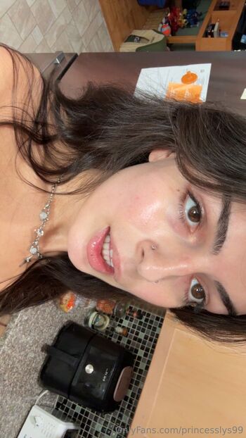 Elysi / princesslys99 / lilbabyangel999 nude photo #9