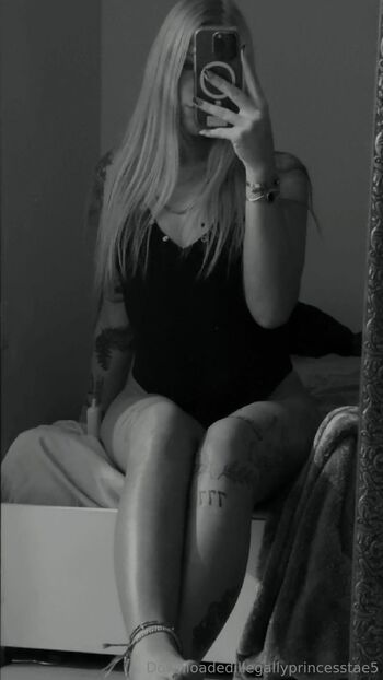 Taylor / princesstae5 nude photo #1