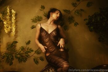 Princess V / princessvilynna nude photo #15