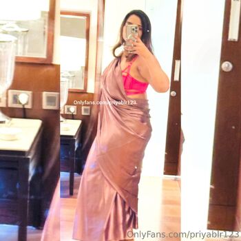 Priya Indian Hotwife (दस मल / priyablr123 nude photo #5