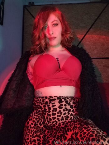 𝕾𝖆𝖗𝖆 / punkrocksoul nude photo #5