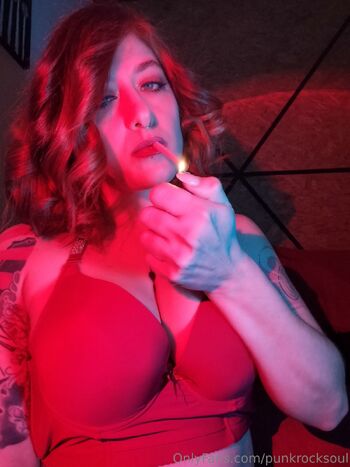 𝕾𝖆𝖗𝖆 / punkrocksoul nude photo #9