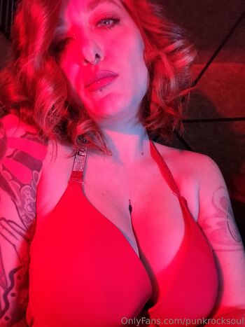 𝕾𝖆𝖗𝖆 / punkrocksoul nude photo #10