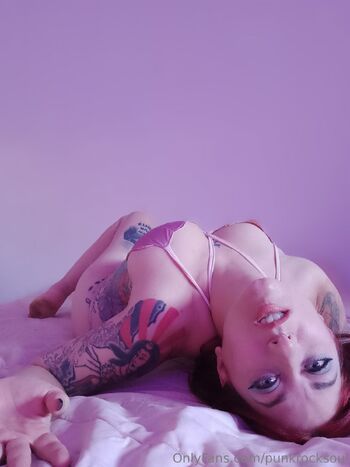 𝕾𝖆𝖗𝖆 / punkrocksoul nude photo #12