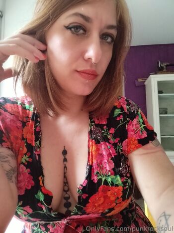 𝕾𝖆𝖗𝖆 / punkrocksoul nude photo #18