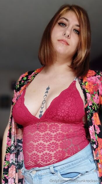 𝕾𝖆𝖗𝖆 / punkrocksoul nude photo #19