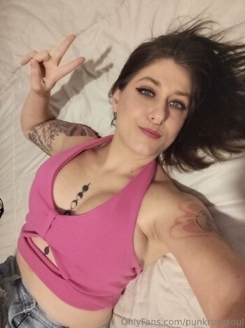 𝕾𝖆𝖗𝖆 / punkrocksoul nude photo #22