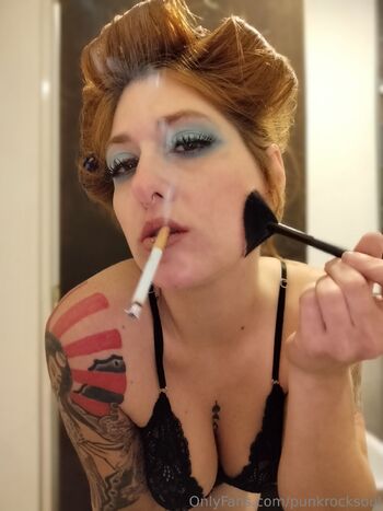 𝕾𝖆𝖗𝖆 / punkrocksoul nude photo #23