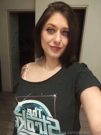 𝕾𝖆𝖗𝖆 / punkrocksoul nude photo #24