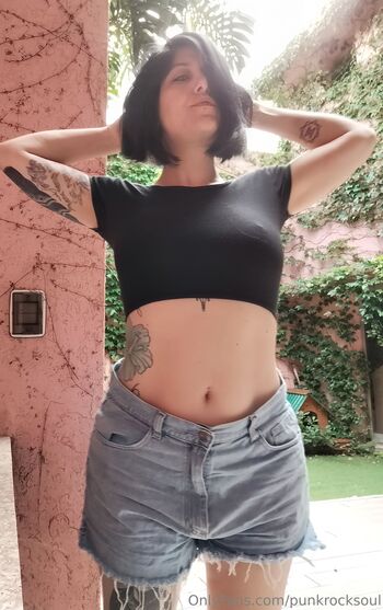 𝕾𝖆𝖗𝖆 / punkrocksoul nude photo #35