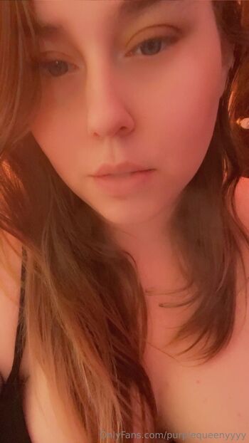 Queenyyyy42 / purplequeenyyyy nude photo #1