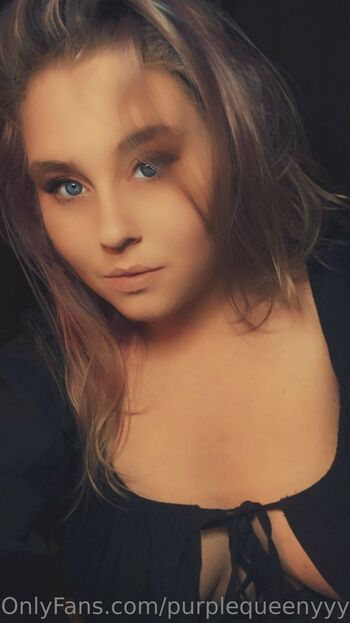 Queenyyyy42 / purplequeenyyyy nude photo #11