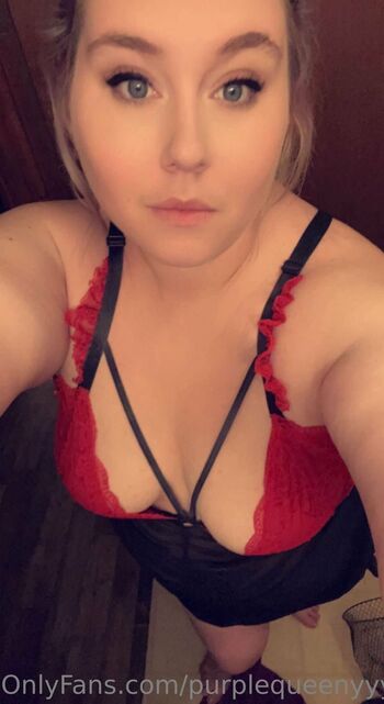 Queenyyyy42 / purplequeenyyyy nude photo #13