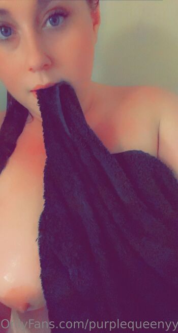 Queenyyyy42 / purplequeenyyyy nude photo #18