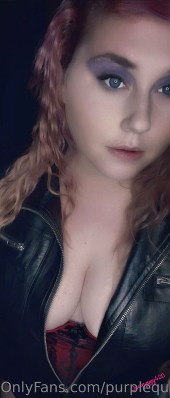 Queenyyyy42 / purplequeenyyyy nude photo #26