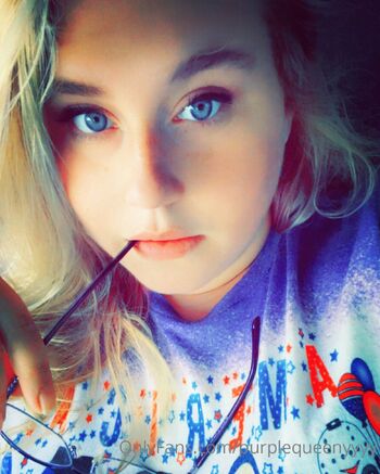 Queenyyyy42 / purplequeenyyyy nude photo #38