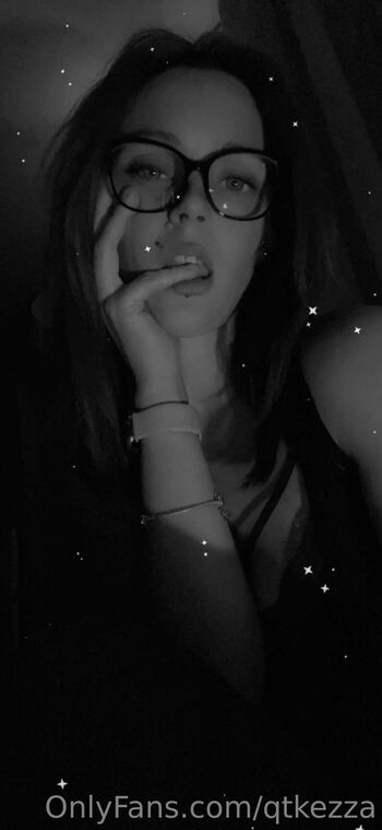 Qtkezz / qtkezza nude photo #1