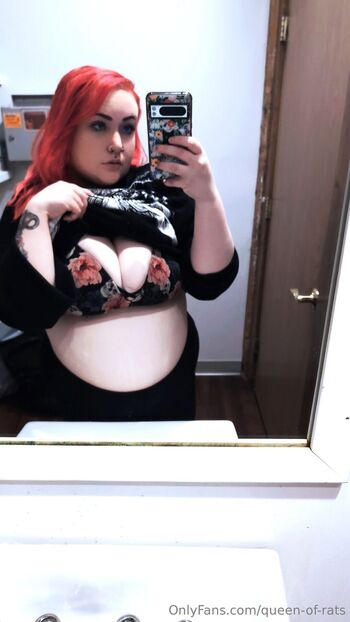 Rat quee / queen-of-rats nude photo #12