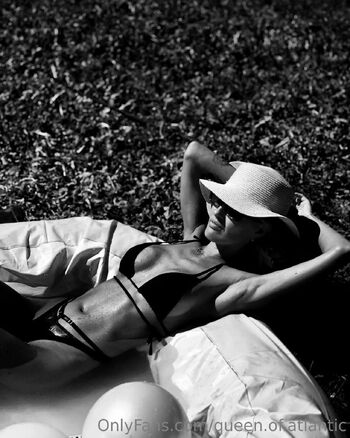 Angelik / queen.of.atlantic nude photo #39