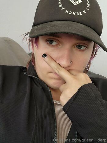 Queen Der / queen__derp nude photo #1
