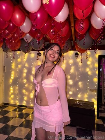 Queenie / queenantigona nude photo #12