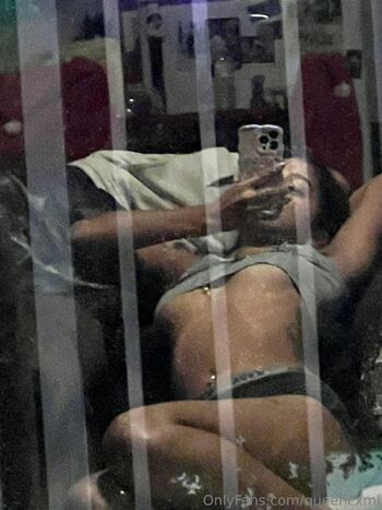 Cami / queencxmi nude photo #2