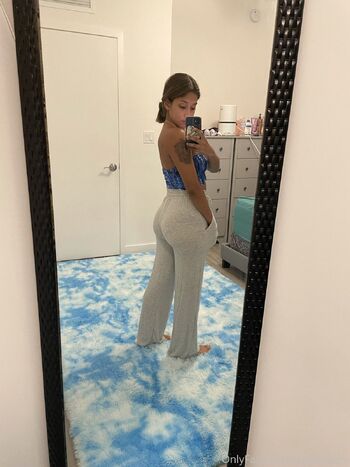 Cami / queencxmi nude photo #9