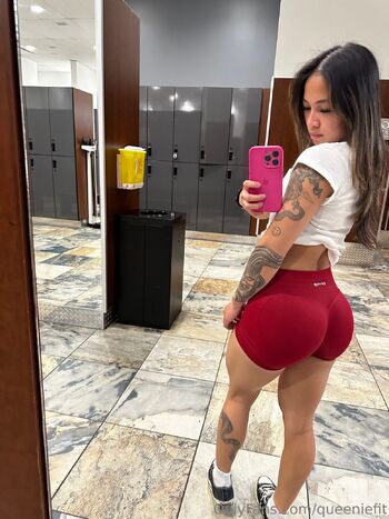 Queeni / queeniefit nude photo #3