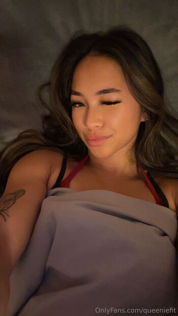 Queeni / queeniefit nude photo #8