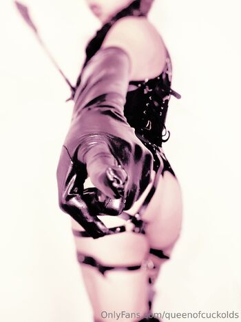 OnlyFans / queenofcuckolds nude photo #14