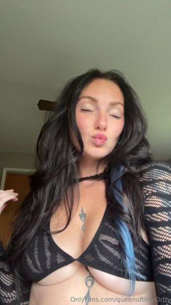 Na / queenofthen0rth nude photo #34