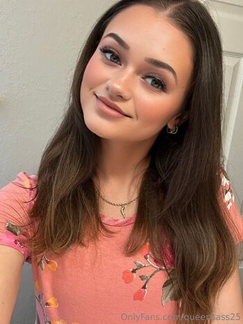 Sassyashle / queensass25 nude photo #10