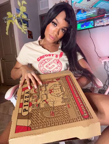 Queens Going Wil / queensgoingwild nude photo #1