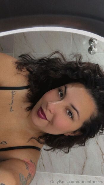 GODDESS ISABELLA BIG ASS GIRL / queenthesex nude photo #4