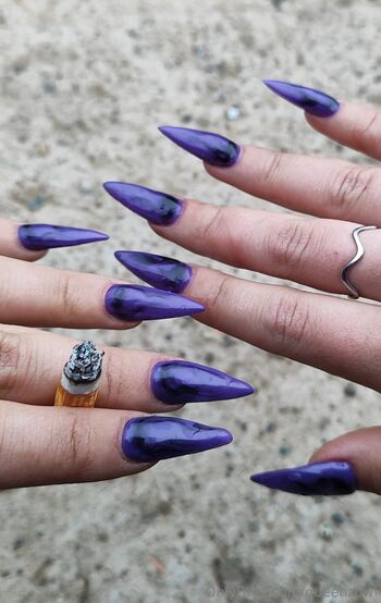 Smoking fetish queen / queenzowi nude photo #19