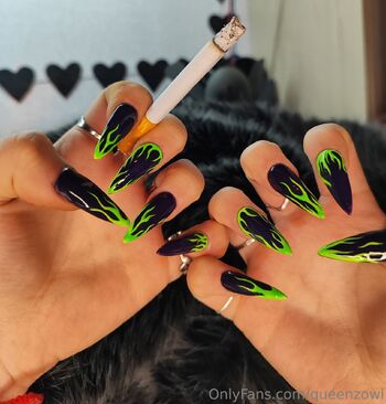 Smoking fetish queen / queenzowi nude photo #22