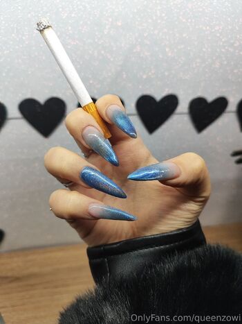 Smoking fetish queen / queenzowi nude photo #27