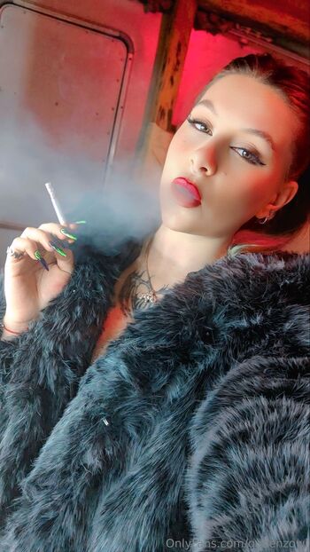 Smoking fetish queen / queenzowi nude photo #33
