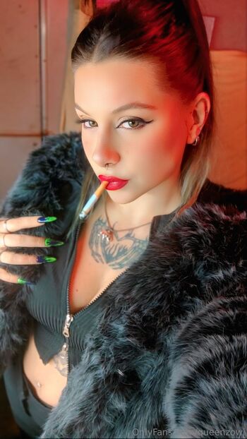 Smoking fetish queen / queenzowi nude photo #34