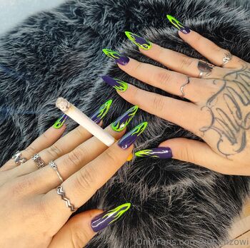 Smoking fetish queen / queenzowi nude photo #35