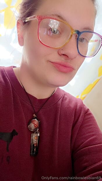 Godskitten6 / rainbowlesbian69 nude photo #1