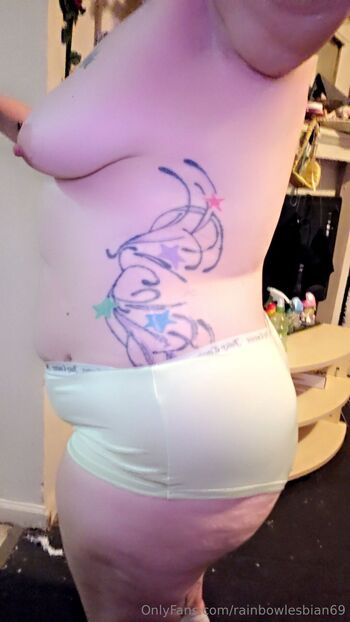 Godskitten6 / rainbowlesbian69 nude photo #2