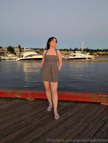 Random / randombathome nude photo #1