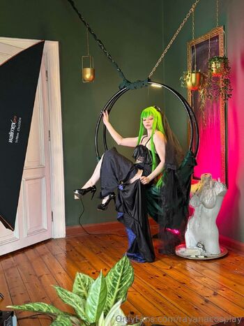 Rayana Lamperoug / rayanacosplay nude photo #5