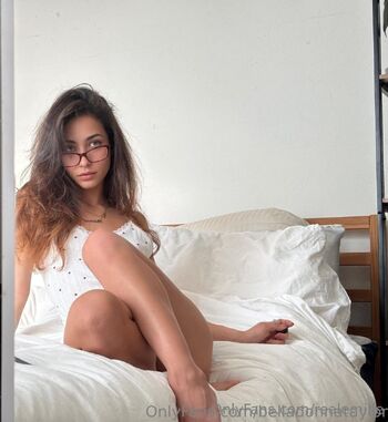 Emilie / realemilie nude photo #2