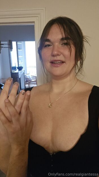 Giga Goddess Al / realgiantessa nude photo #3