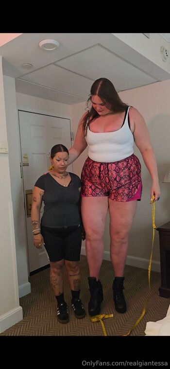 Giga Goddess Al / realgiantessa nude photo #6